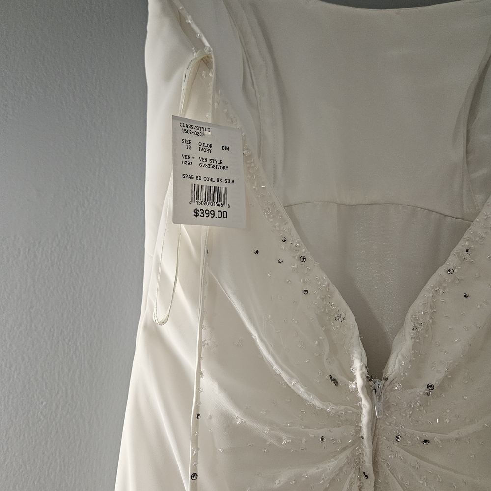 White Sheath Dress by - Picture 6 of 7